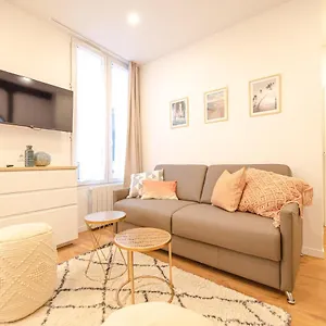 https://cosy-home-in-center-with-ac.fr-paris.fr
